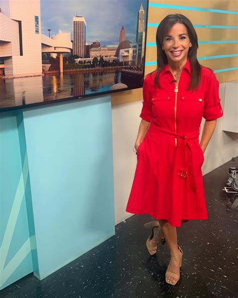 how old is hollie strano|WKYC terminates meteorologist Hollie Strano 9。